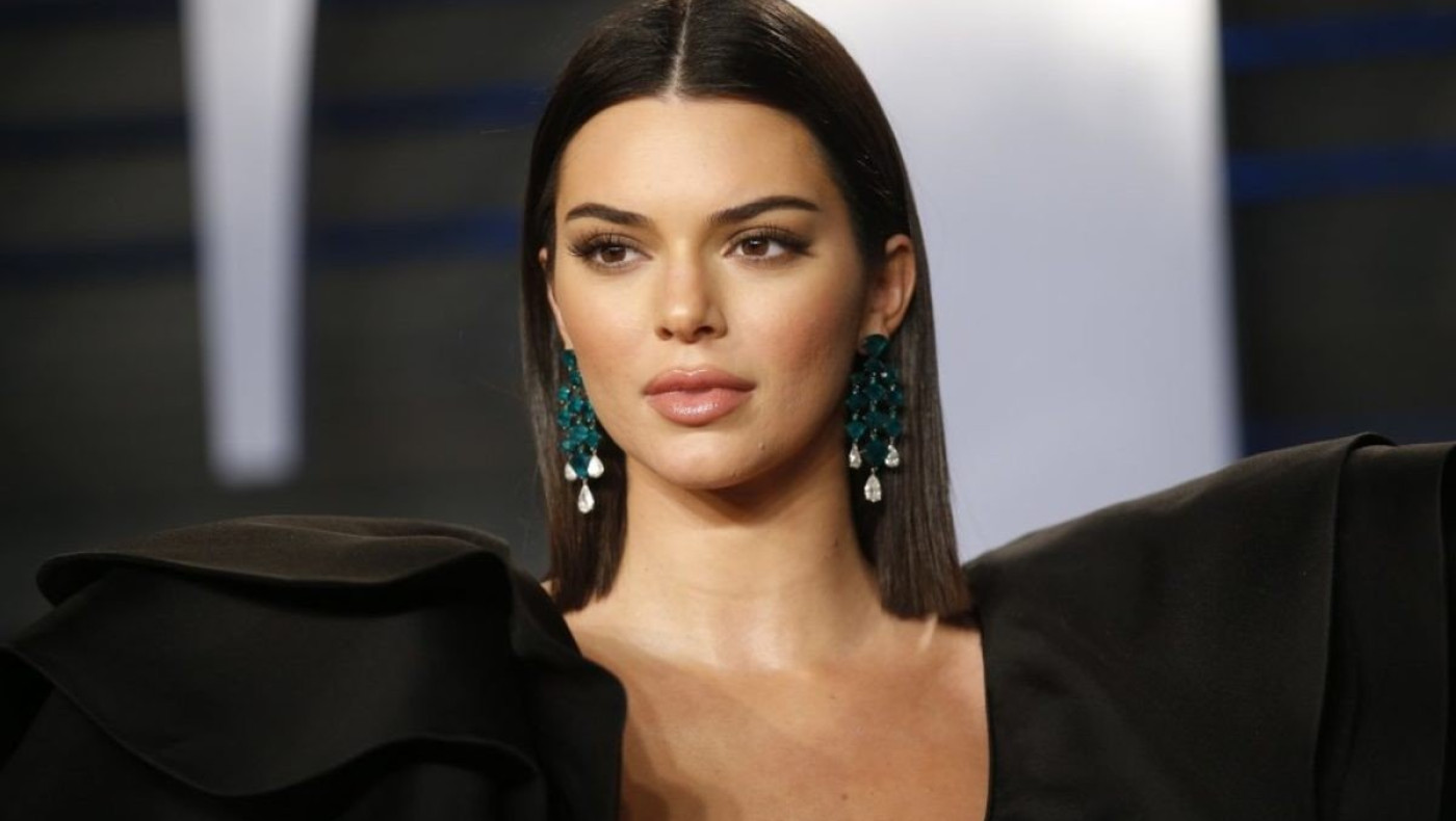 Η Κένταλ Τζένερ αναστατώνει με δαντελωτή εμφάνιση για το σπίτι