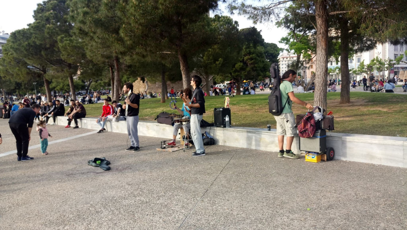 Νέα Παραλία, μια ζωντανή μουσική σκηνή!