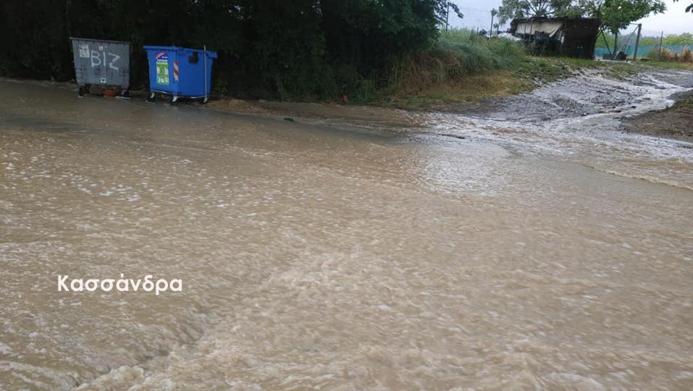 Κακοκαιρία στη Χαλκιδική, πλημμύρισαν περιοχές της Κασσάνδρας