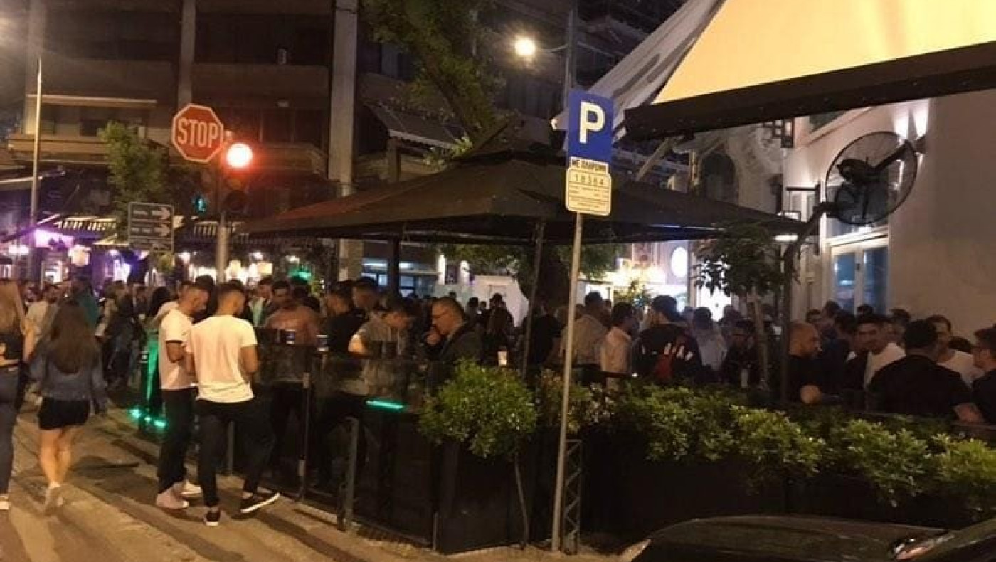 Ένα ατέλειωτο μπαρ η Καρόλου Ντιλ!