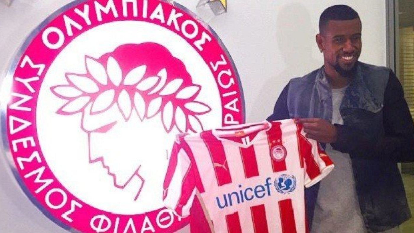 Υπέγραψε ο Σαντάνα