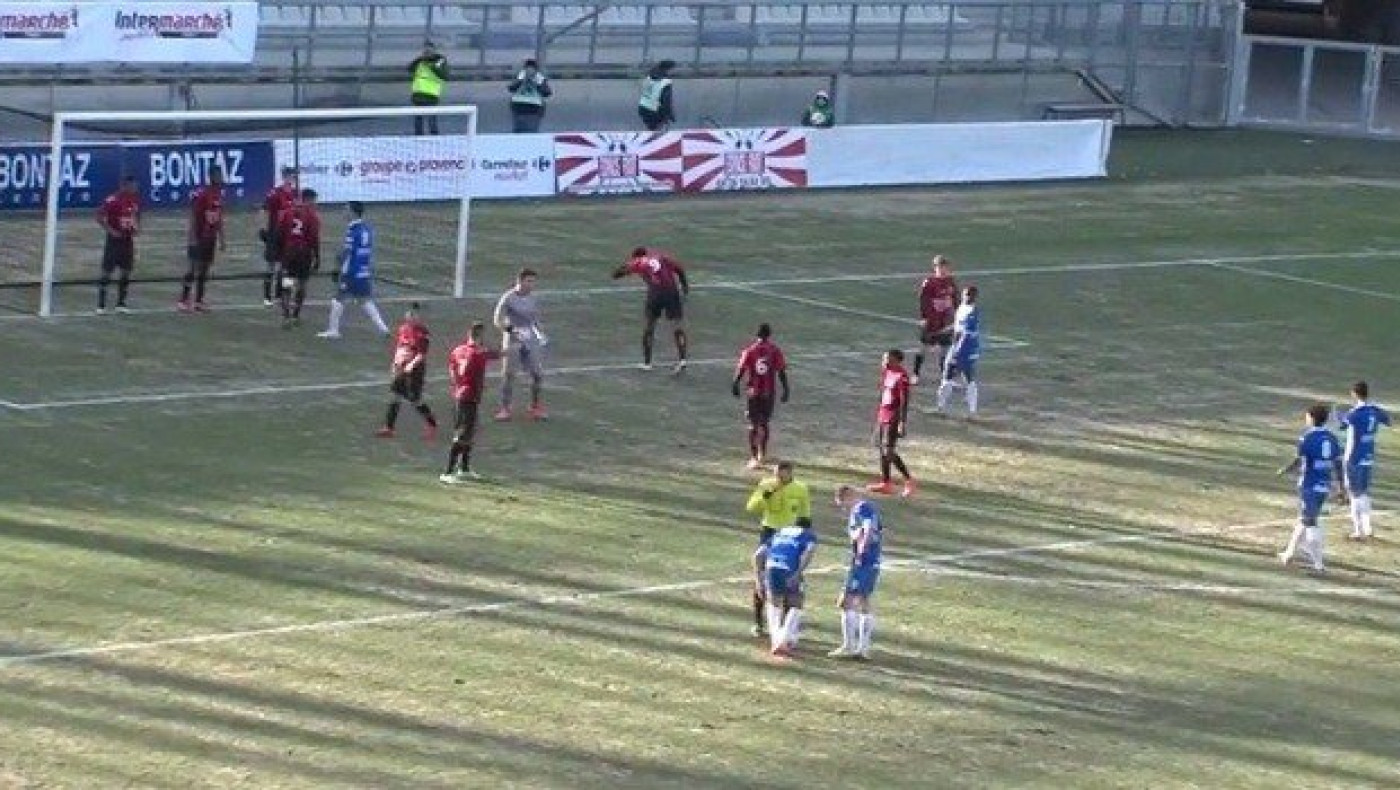 Κρεμάστηκαν από τα δοκάρια! (video)