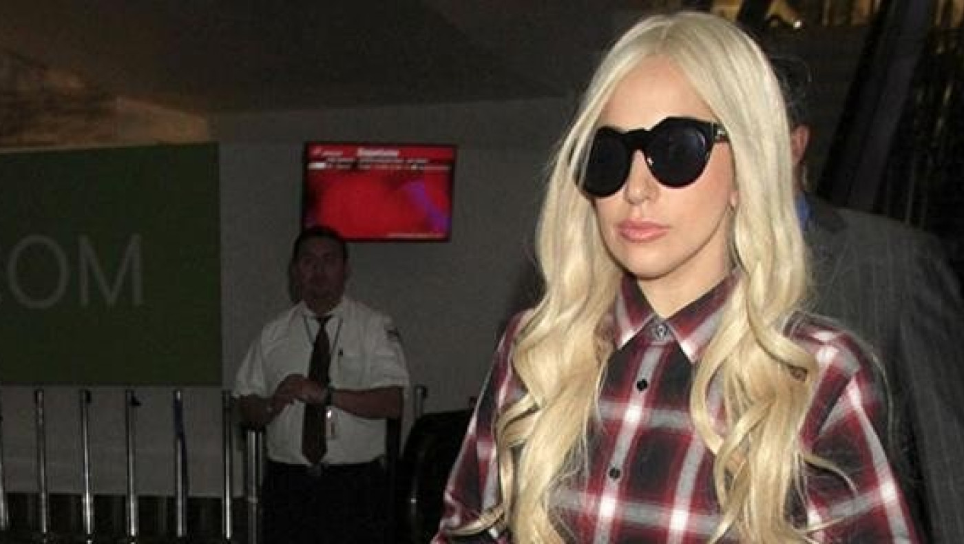 Πάλι ξέχασε να φορέσει παντελόνι η Lady Gaga! 