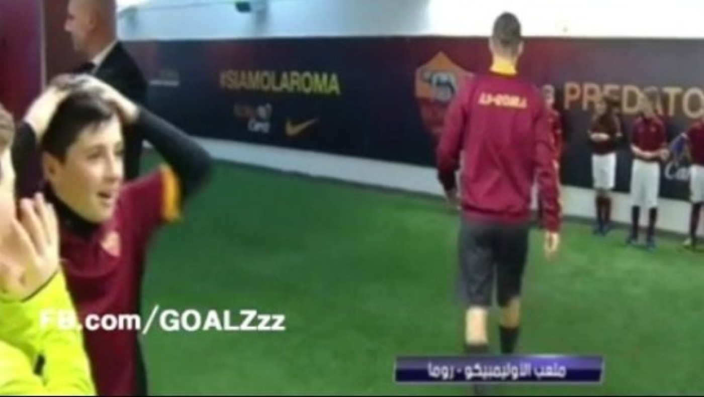 Ο πιτσιρικάς που... τρελάθηκε με τον Τότι! (VIDEO)