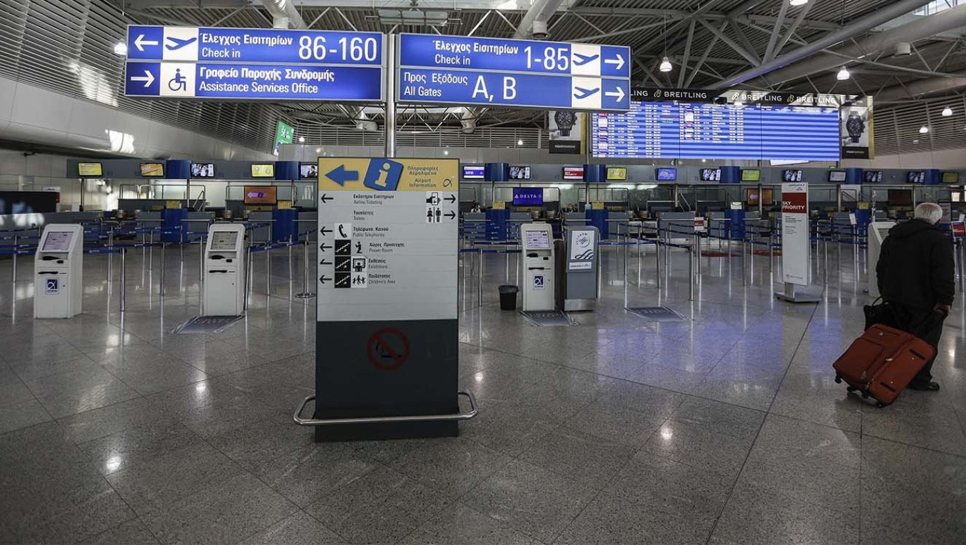 Σκέφτεται τοπικά lockdown και αποκλεισμούς αεροδρομίων η κυβέρνηση