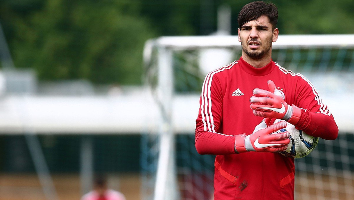 Πανηγυρική ανάρτηση του... πρώην ΠΑΟΚτσή Σιαμπάνη για το διπλό του Ολυμπιακού