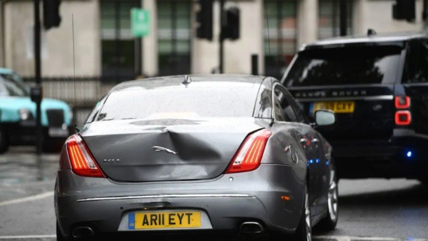 Μπόρις Τζόνσον: Τροχαίο έξω από το Κοινοβούλιο και σύλληψη!