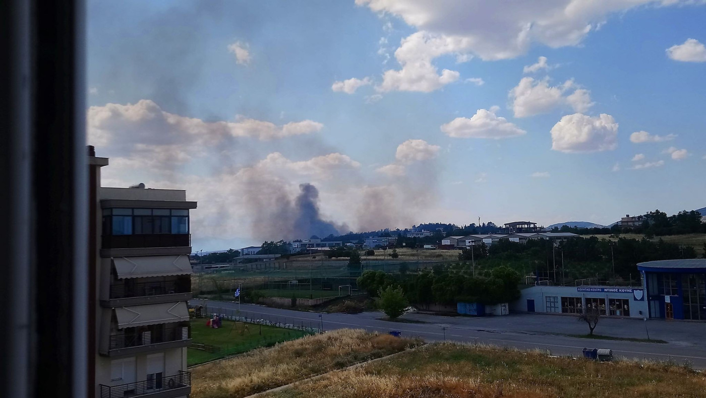 Φωτιά στον Εύοσμο, πίσω από τα κοιμητήρια