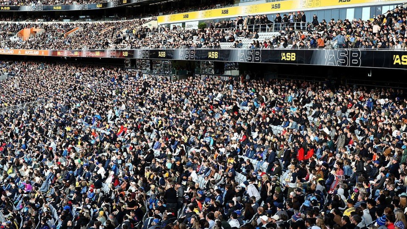 ΑΠΙΣΤΕΥΤΟ: 43.000 κόσμος σε γήπεδο ράγκμπι στη Νέα Ζηλανδία