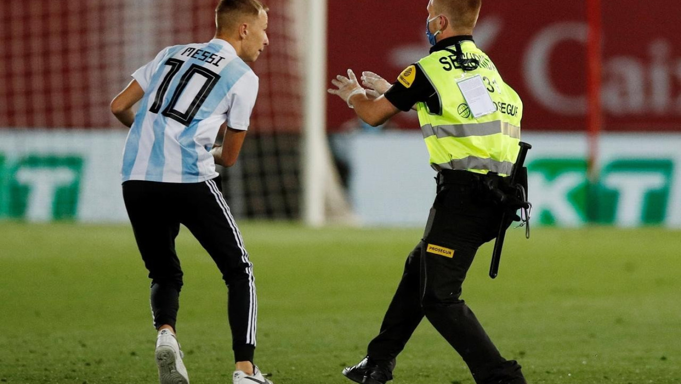 Εισβολή θαυμαστή του Μέσι στο Μαγιόρκα-Μπαρτσελόνα