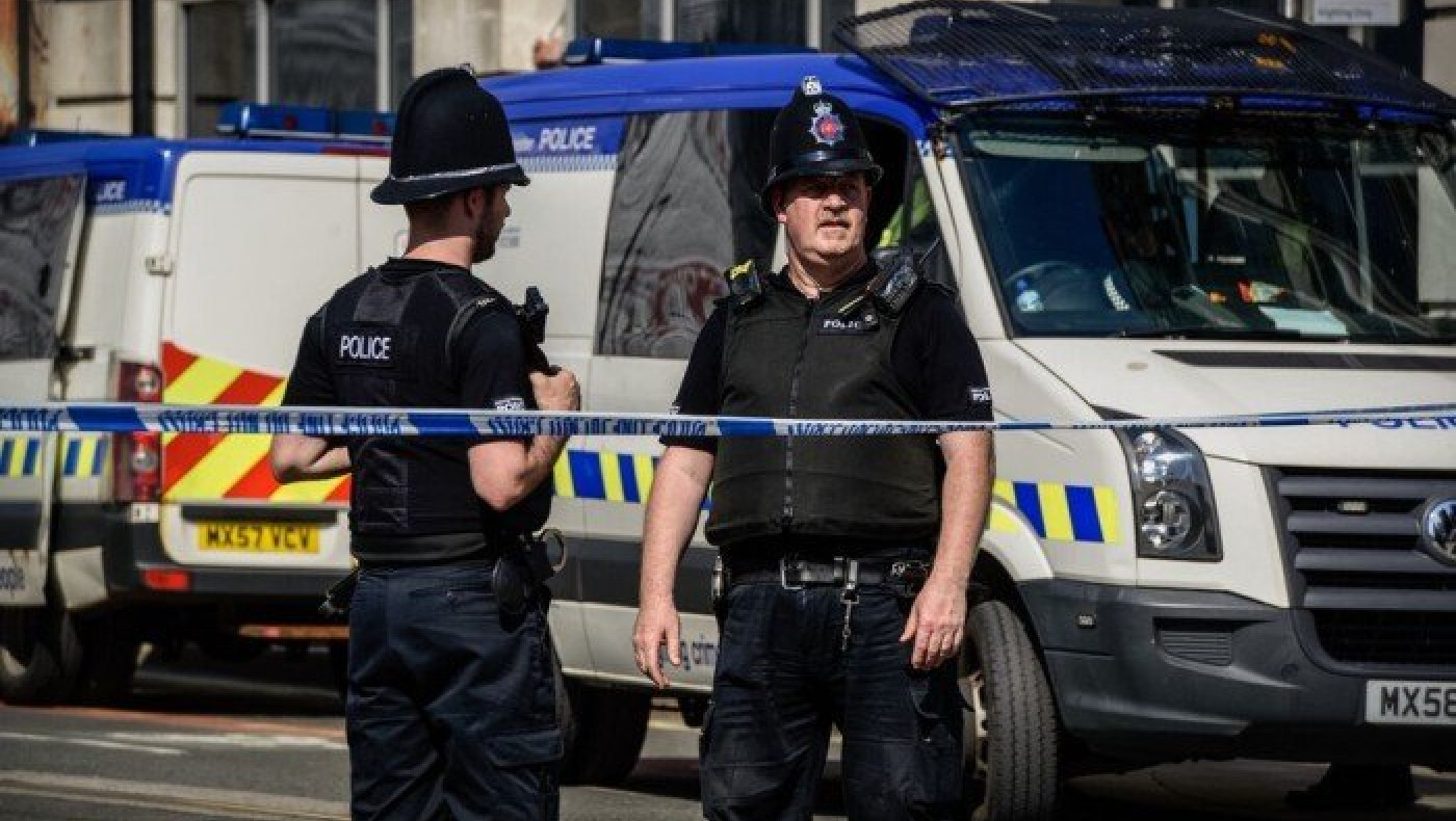 Βρετανία: Βίντεο-σοκ με γυναίκες να κλωτσούν στο κεφάλι 20χρονη