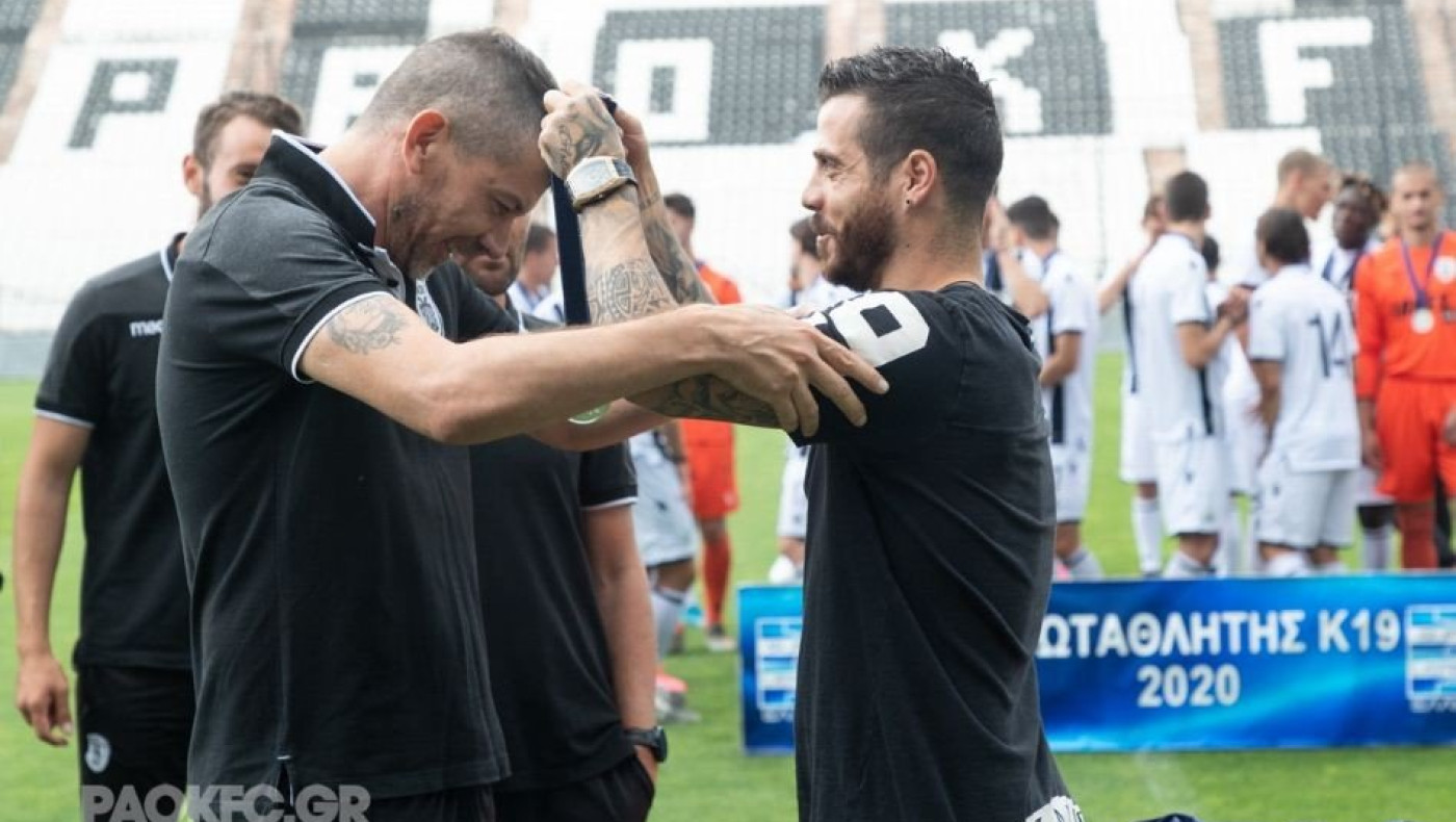 Υπόκλιση των οργανωμένων οπαδών του ΠΑΟΚ στον τρομοκράτη Πάμπλο Γκαρσία και τα παιδιά του