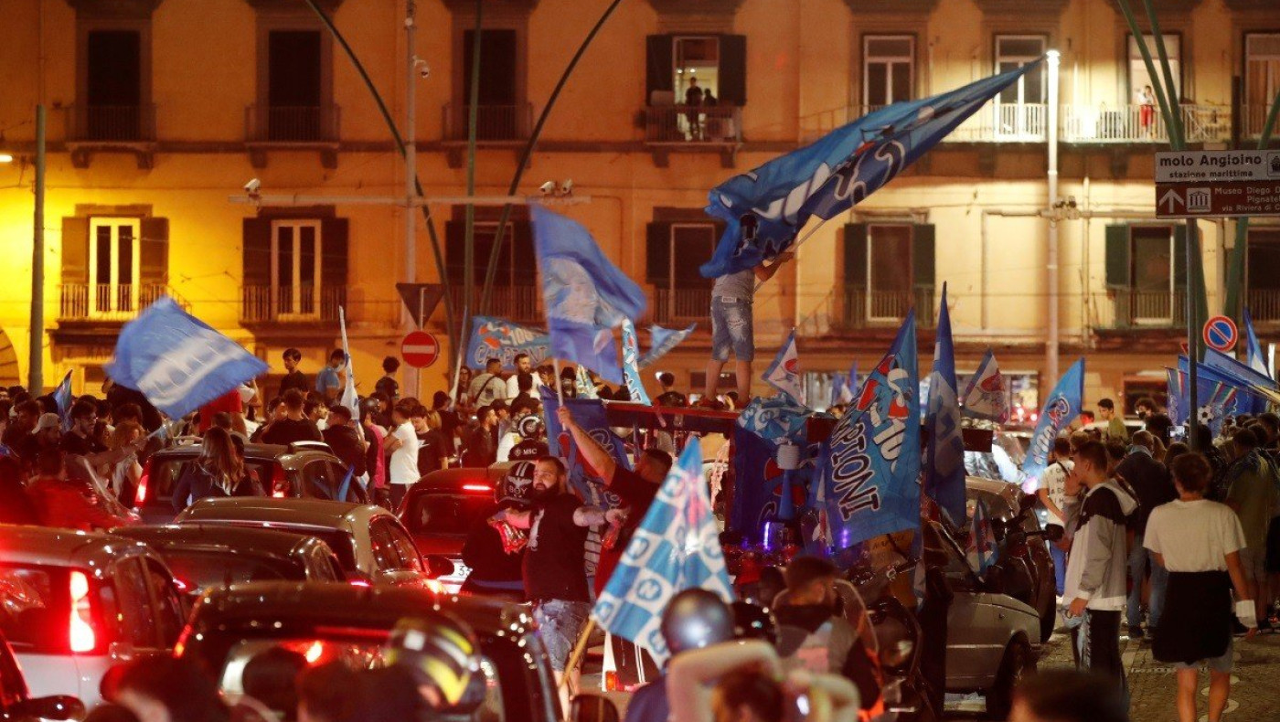 Ιταλία: Νέα αύξηση κρουσμάτων και θανάτων από κορωνοϊό, οργή για τους πανηγυρισμούς στη Νάπολη