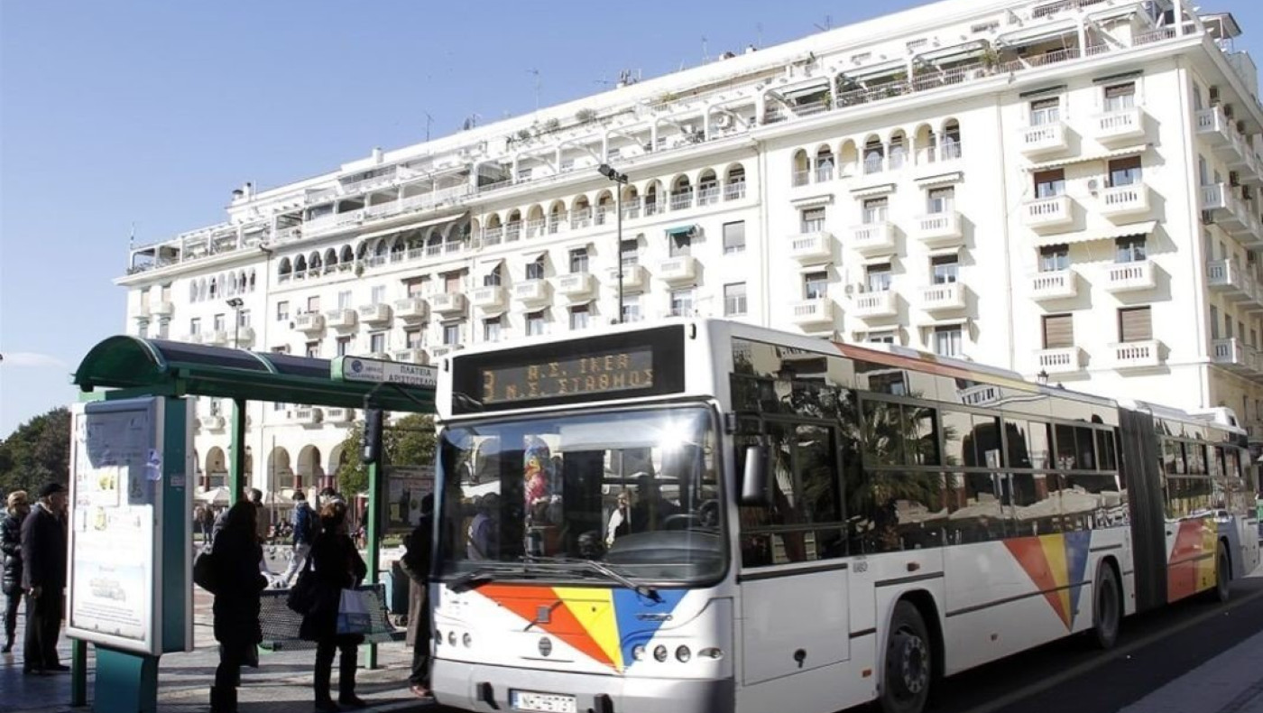 Θεσσαλονίκη: Χειροπέδες σε 69χρονο που αυνανιζόταν μέσα σε αστικό λεωφορείο