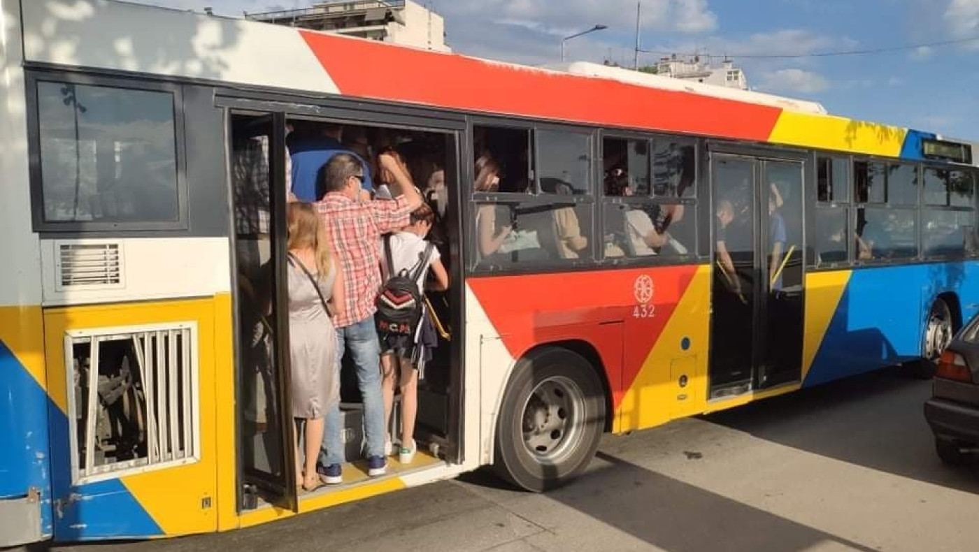 Χαμός σε λεωφορείο του ΟΑΣΘ-Οδηγός και επιβάτης πιάστηκαν στα χέρια για τη... μάσκα