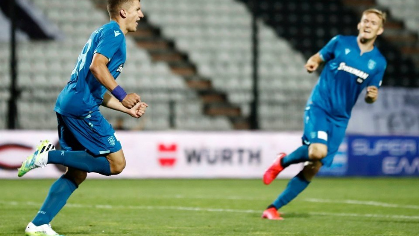 Ένας θαυματουργός πιτσιρικάς τους ξεστράβωσε και τους ξελάσπωσε