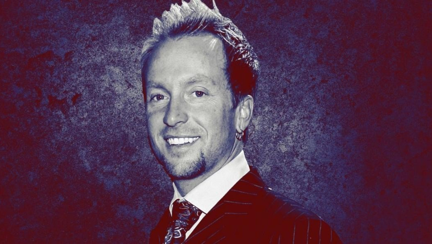 10 πορνοστάρ καταγγέλλουν συνάδελφό τους για σεξουαλική κακοποίηση