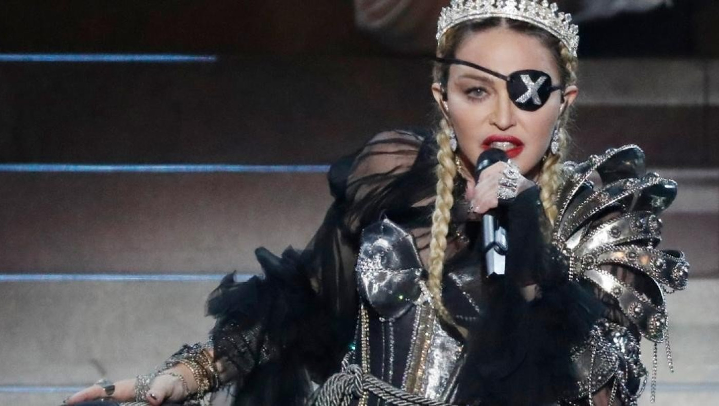 Η 61 ετών Μαντόνα τόπλες και χωρίς μακιγιάζ!