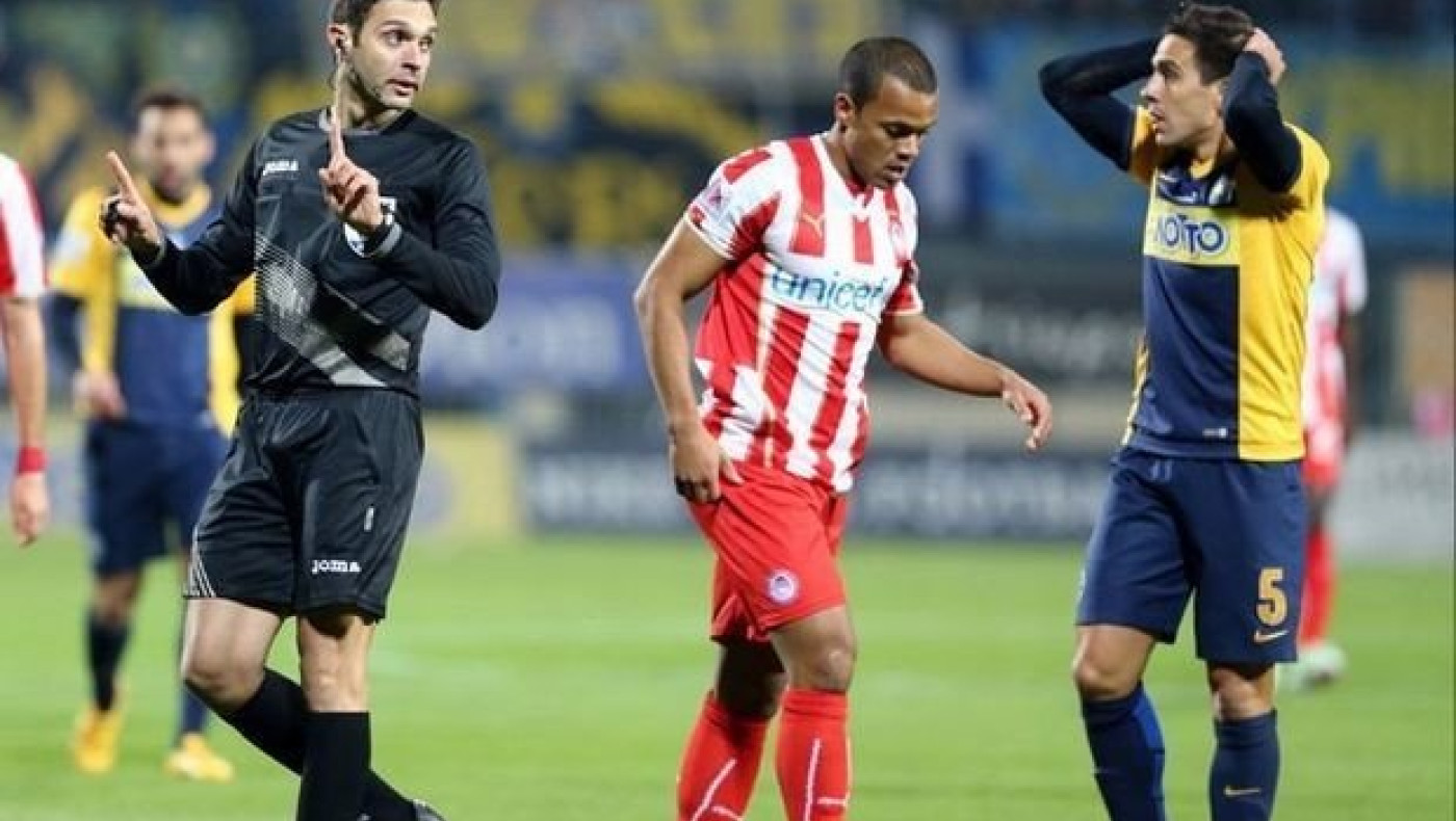 Άνοιξε το καπάκι του βόθρου και… βρώμισε όλη η Ελλάδα