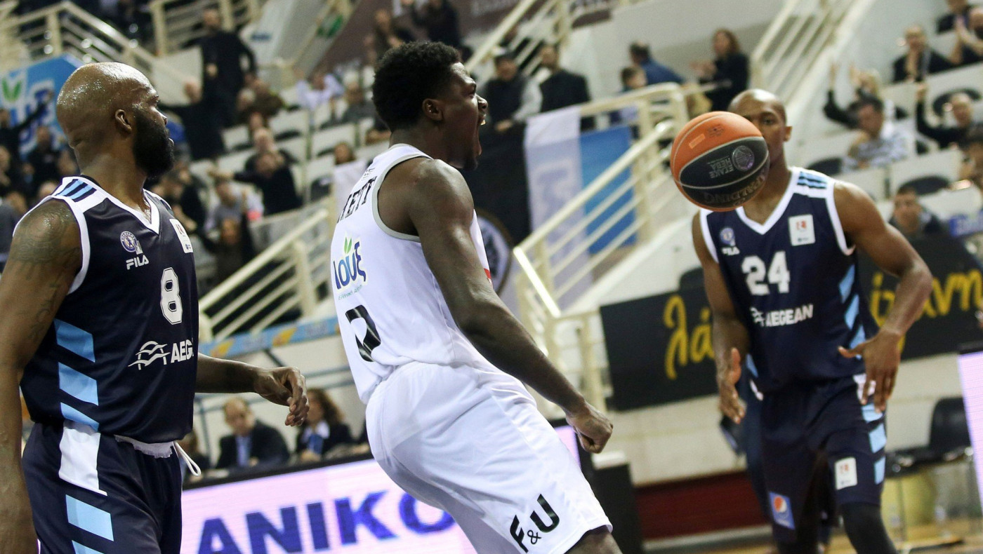 Ο Ρετ βρήκε δουλειά στην Πολωνία