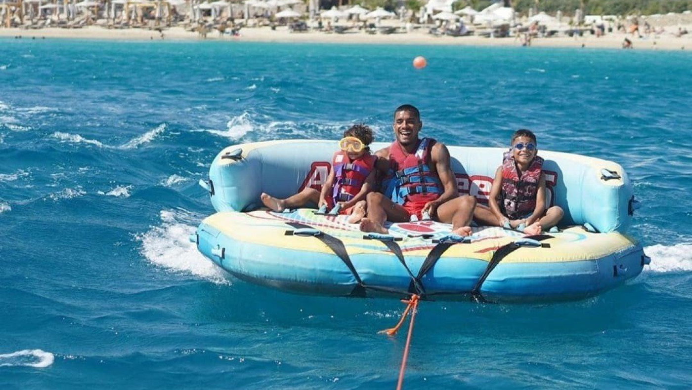 Λέο Μάτος: Θαλάσσια σπορ, παιχνίδια με τα παιδιά του και καλό φαγητό