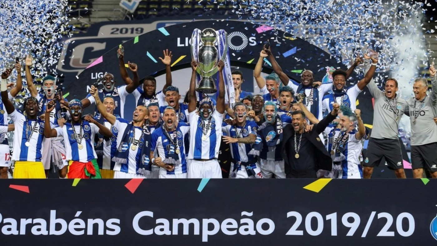 «Εξάρα», μπλε μαλλιά και απονομή για την Πόρτο