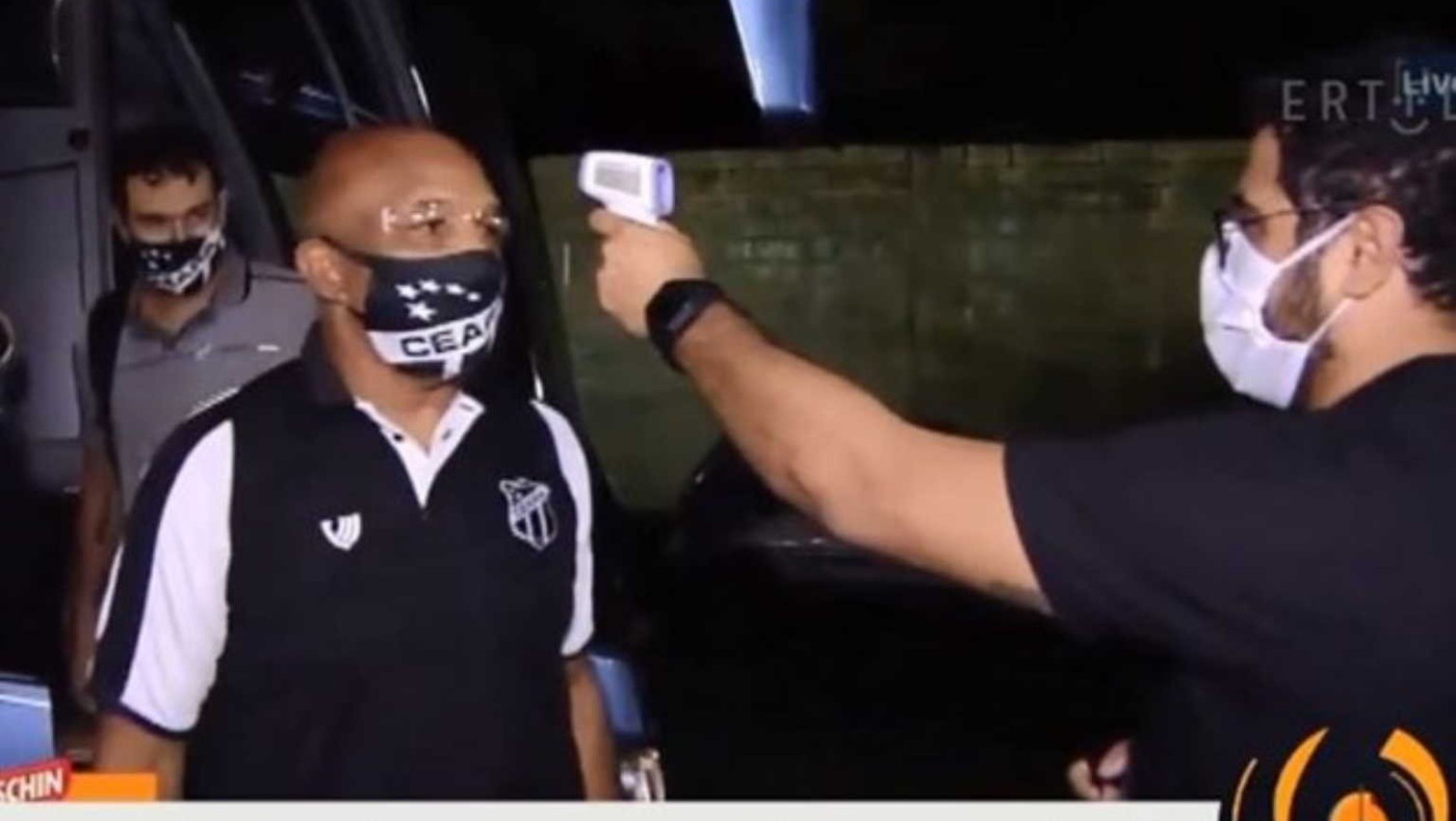 ΑΠΙΣΤΕΥΤΟ: Μπέρδεψε το θερμόμετρο με πιστόλι!