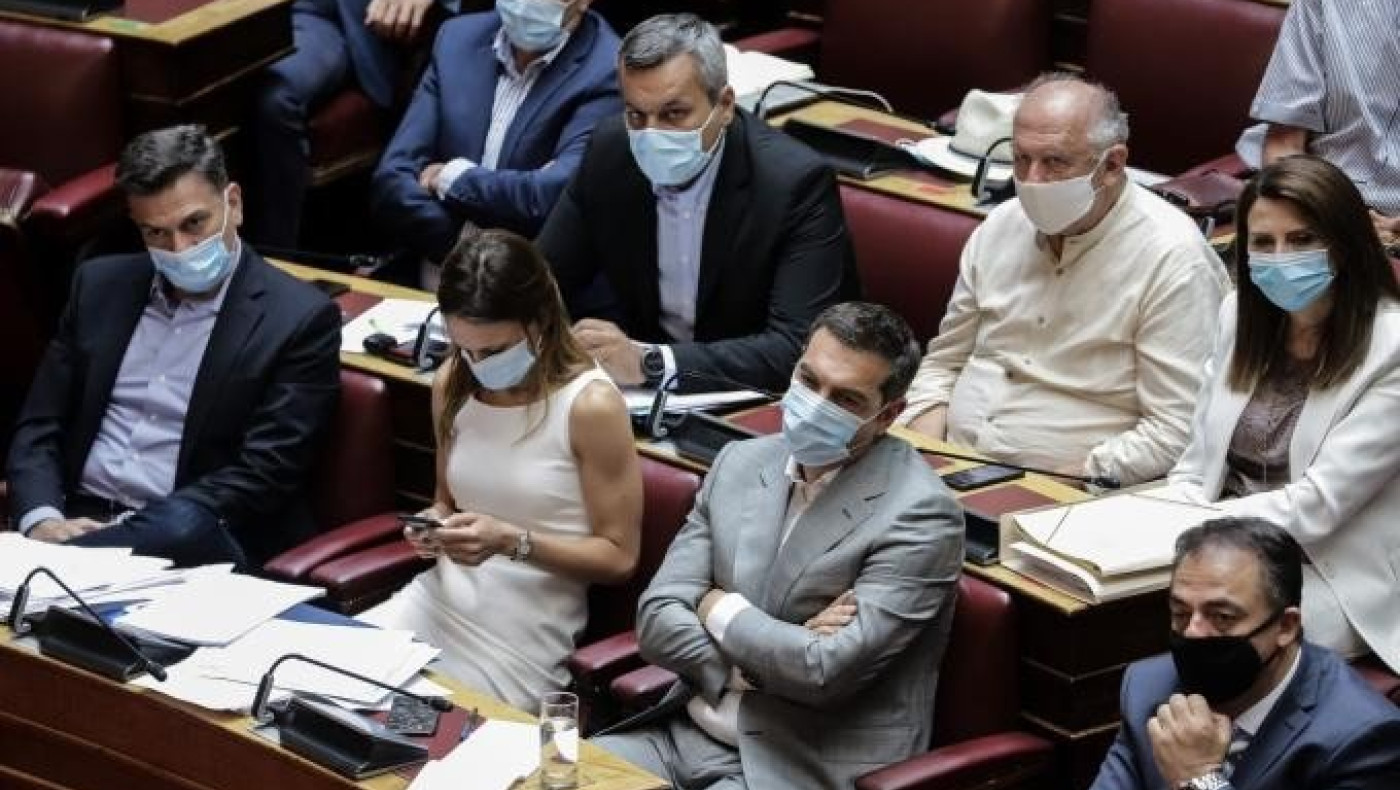 Ο βουλευτής που αγνόησε τη σύσταση για χρήση μάσκας στη Βουλή