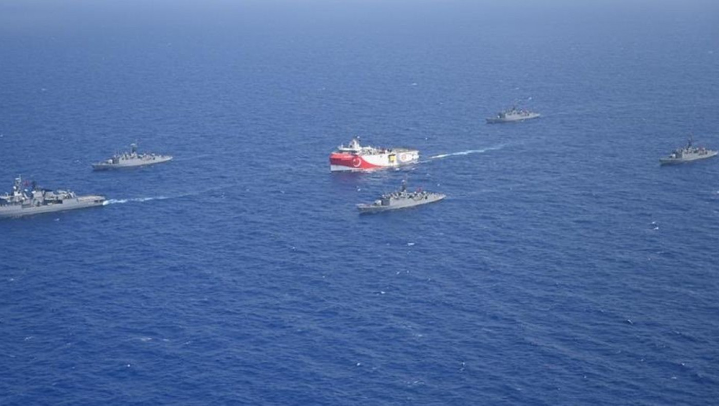 Τουρκική προπαγάνδα: Έδωσαν φωτογραφίες του Oruc Reis με πολεμικά πλοία