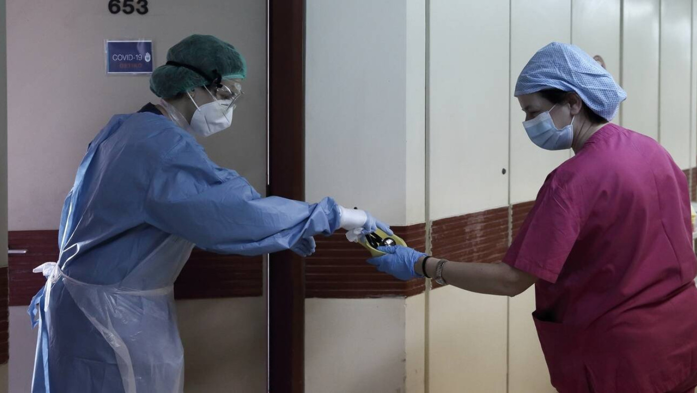 Βόμβα Bloomberg: Εντοπίστηκε μετάλλαξη του ιού που τον κάνει 10 φορές πιο μεταδοτικό