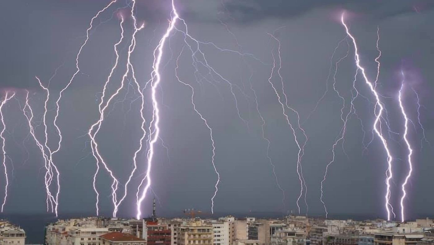 Καιρός: Έρχονται βροχές, καταιγίδες, ατμοσφαιρική σκόνη και πτώση θερμοκρασίας