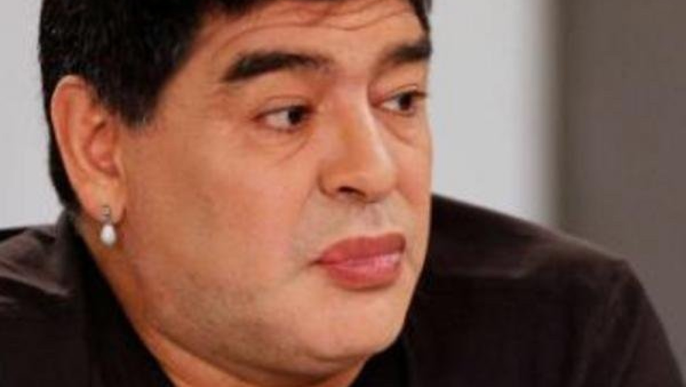 Σοκάρει με το... κραγιόν του ο Ντιέγκο!