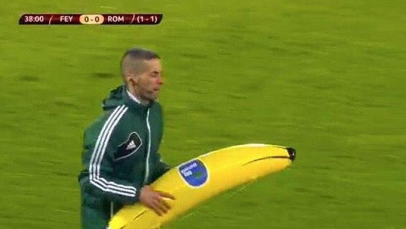 Ρατσιστική επίθεση από τους οπαδούς της Φέγενορντ στον Ζερβίνιο! (vid)