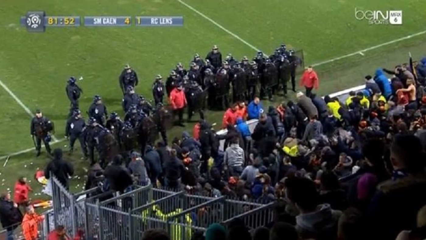 Ξύλο και διακοπή στο Καέν-Λανς! 