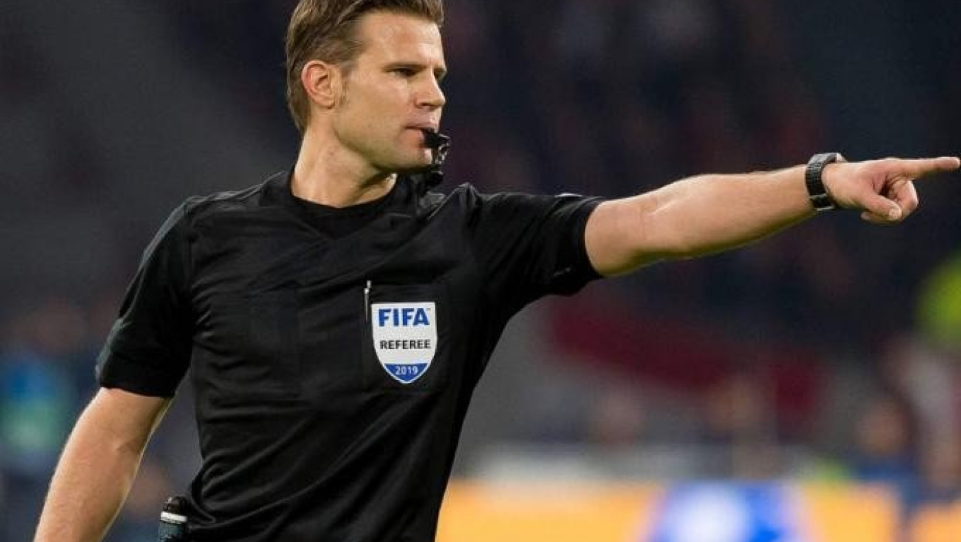 O Φέλιξ Μπριχ σφυρίζει το ΑΕΚ - Ολυμπιακός