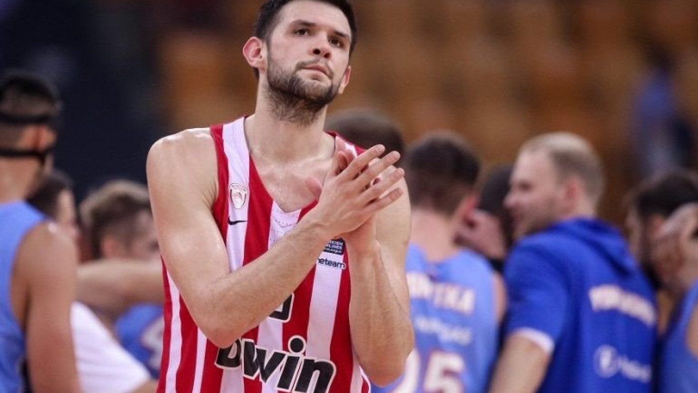 Ολυμπιακός: Αμφίβολος ο Παπανικολάου - Υπολογίζεται ο Βεζένκοφ