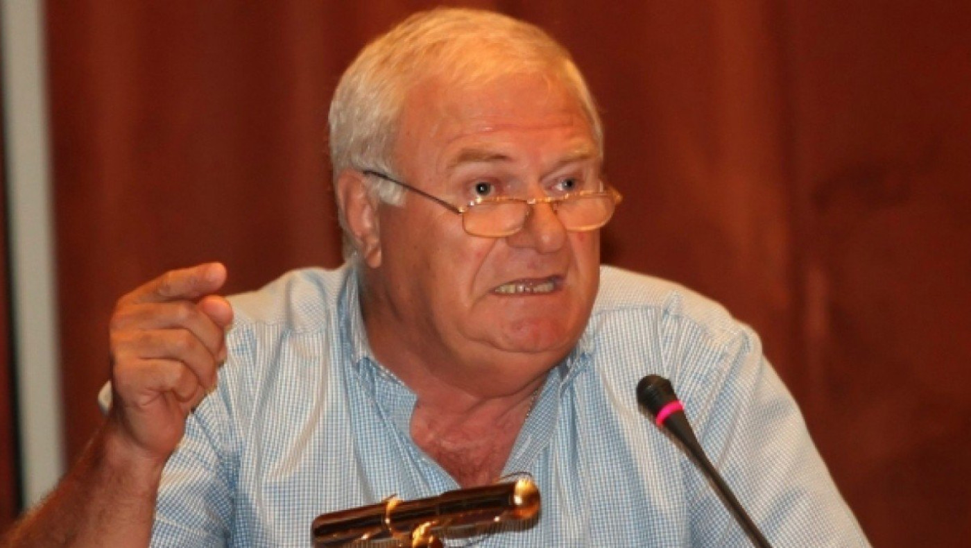 Χατζηαποστόλου: «Ούτε με... αλυσίδες δεν στηρίζουμε Γραμμένο»