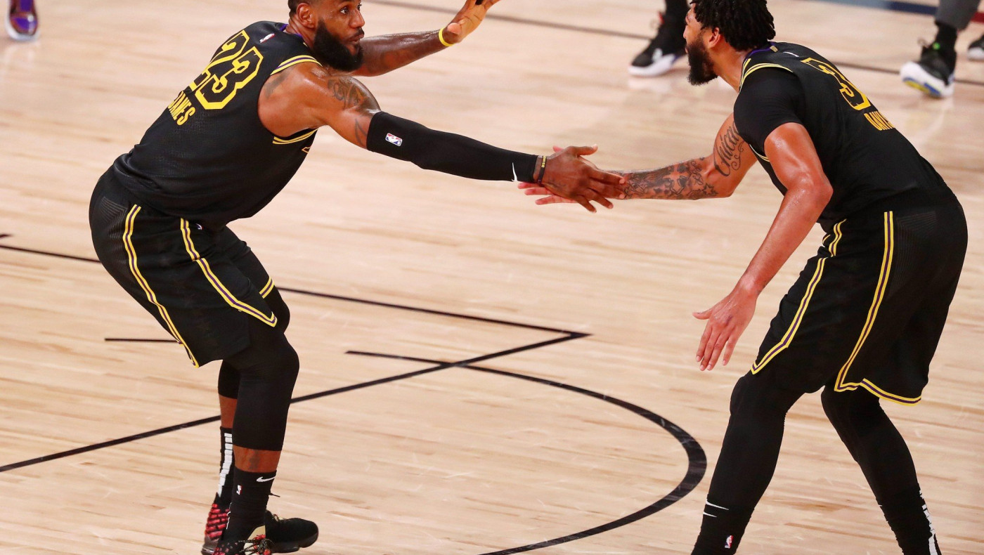 Ο Λεμπρόν το πήρε προσωπικά και οι Λέικερς ισοφάρισαν