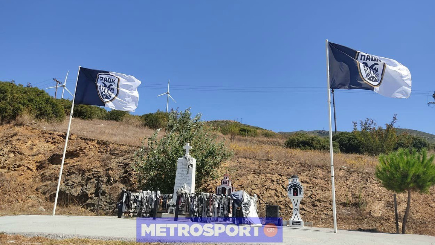 Το μνημείο των Τεμπών μετά την αντικατάσταση των σημαιών