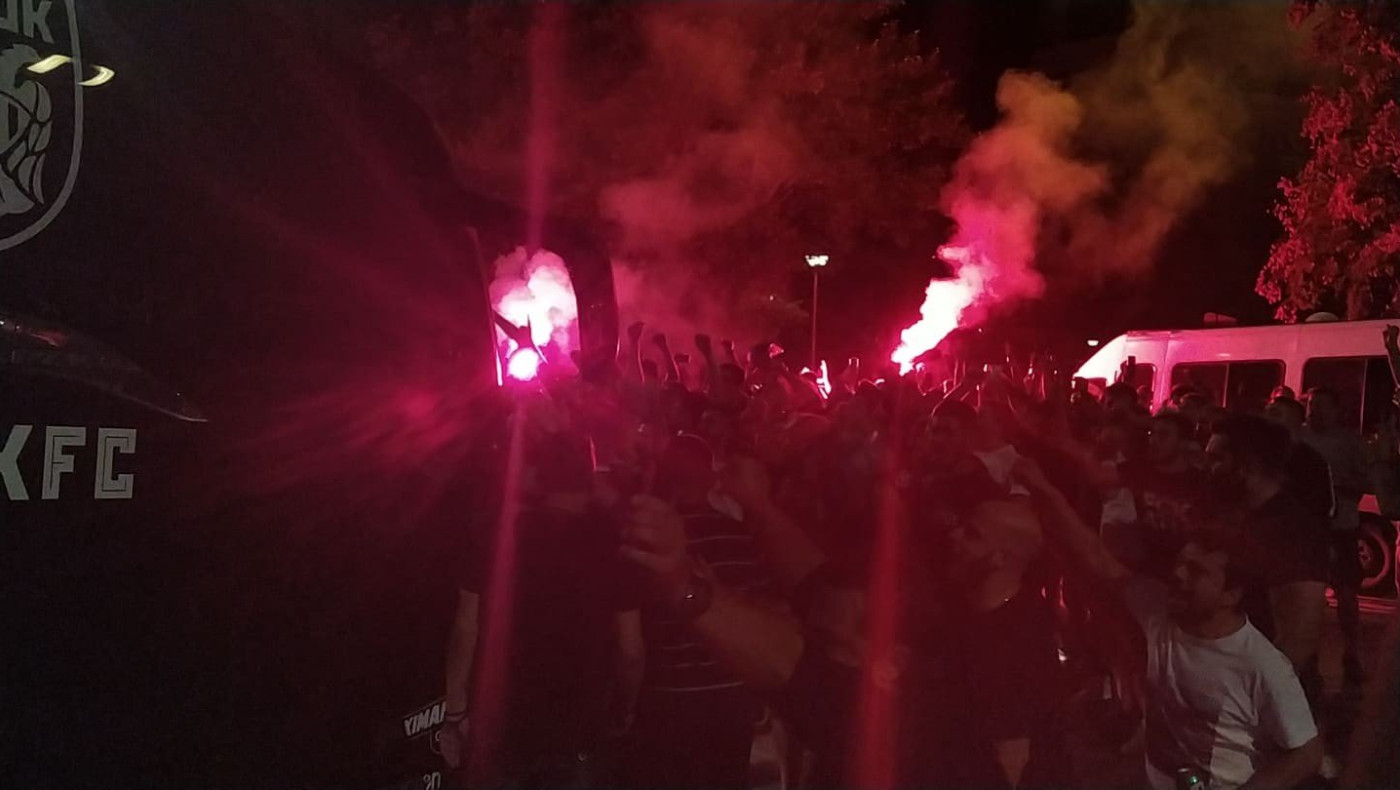 Πήρε φωτιά η Τούμπα! Οι οπαδοί αποθεώνουν Φερέιρα - παίκτες!