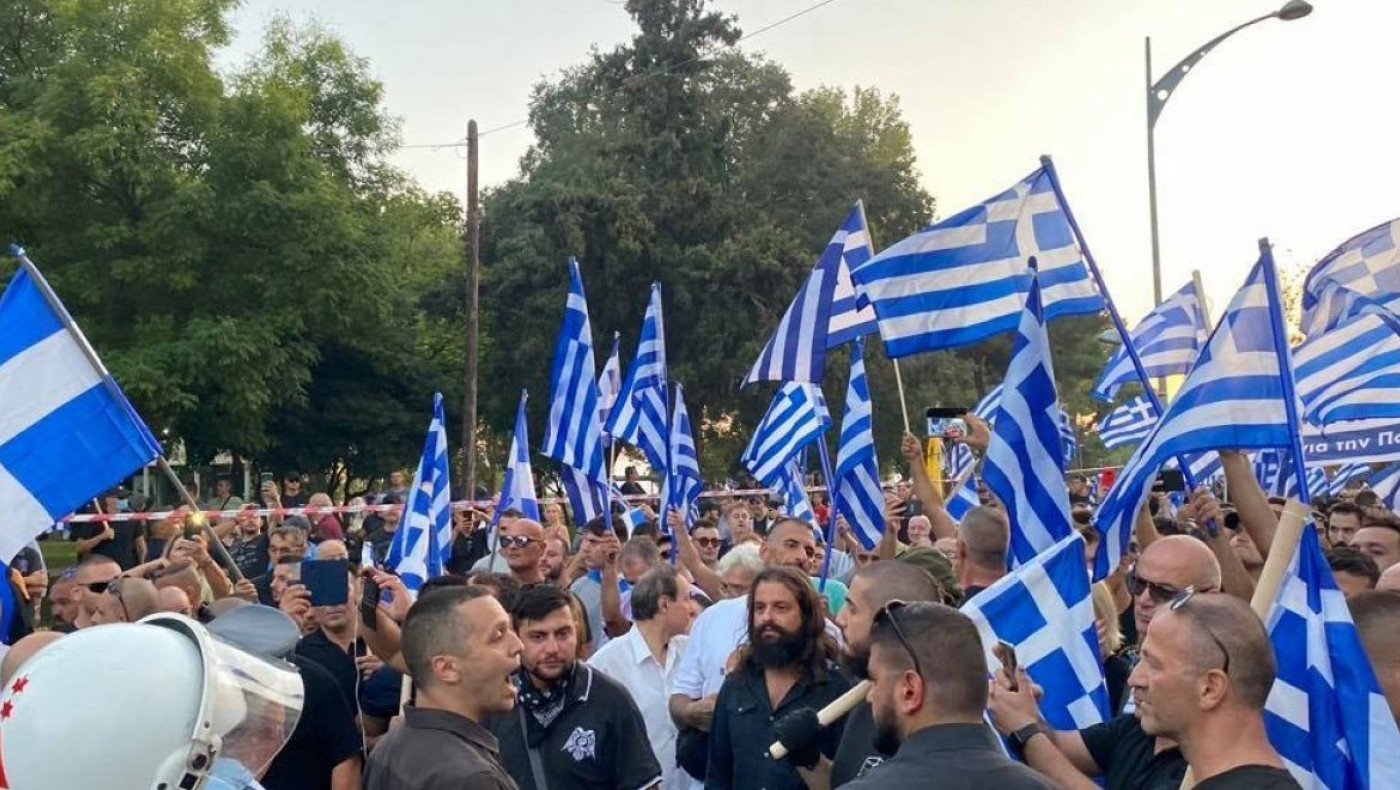 Πορεία Κασιδιάρη προς τη ΔΕΘ- Φραγμός των ΜΑΤ στον Λευκό Πύργο (video)