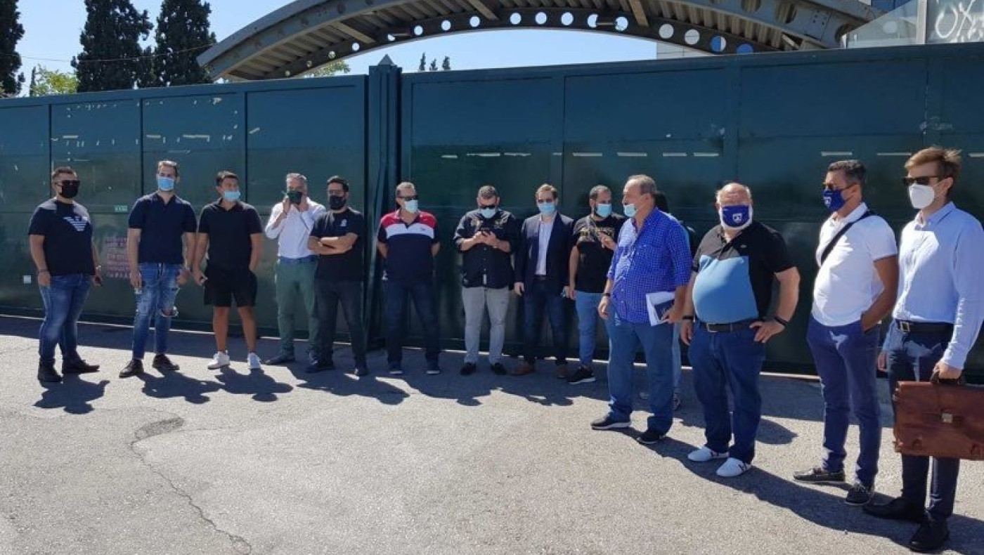 Παράγοντες της Football League με... τις σφραγίδες στον Αυγενάκη