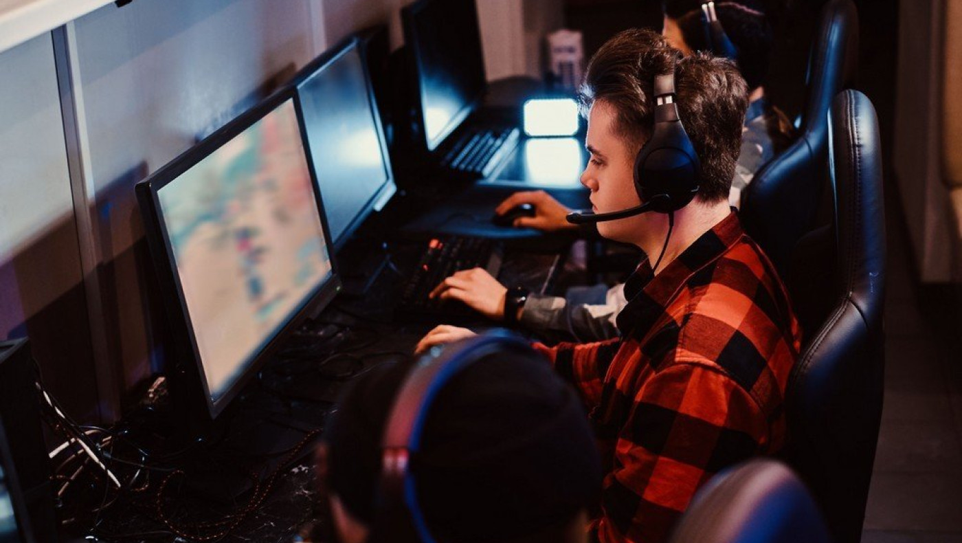 Διαδίκτυο και παθήσεις-Τι έπαθε νεαρός από το υπερβολικό gaming (vid)