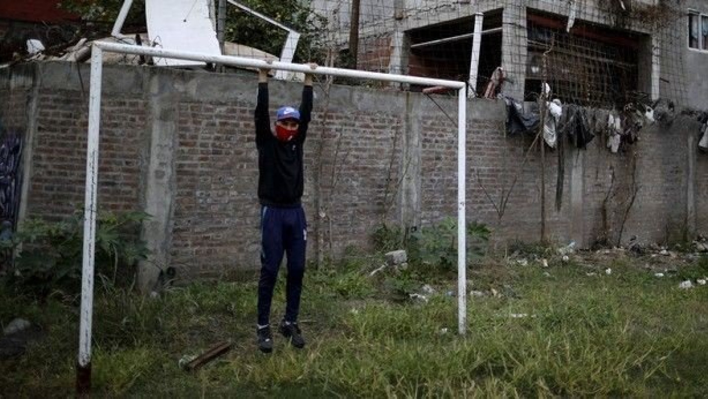 Ντέρμπι στη Γερμανία κατέληξε σε φιάσκο 37-0 λόγω αποστάσεων για τον κορωνοϊό (vid)