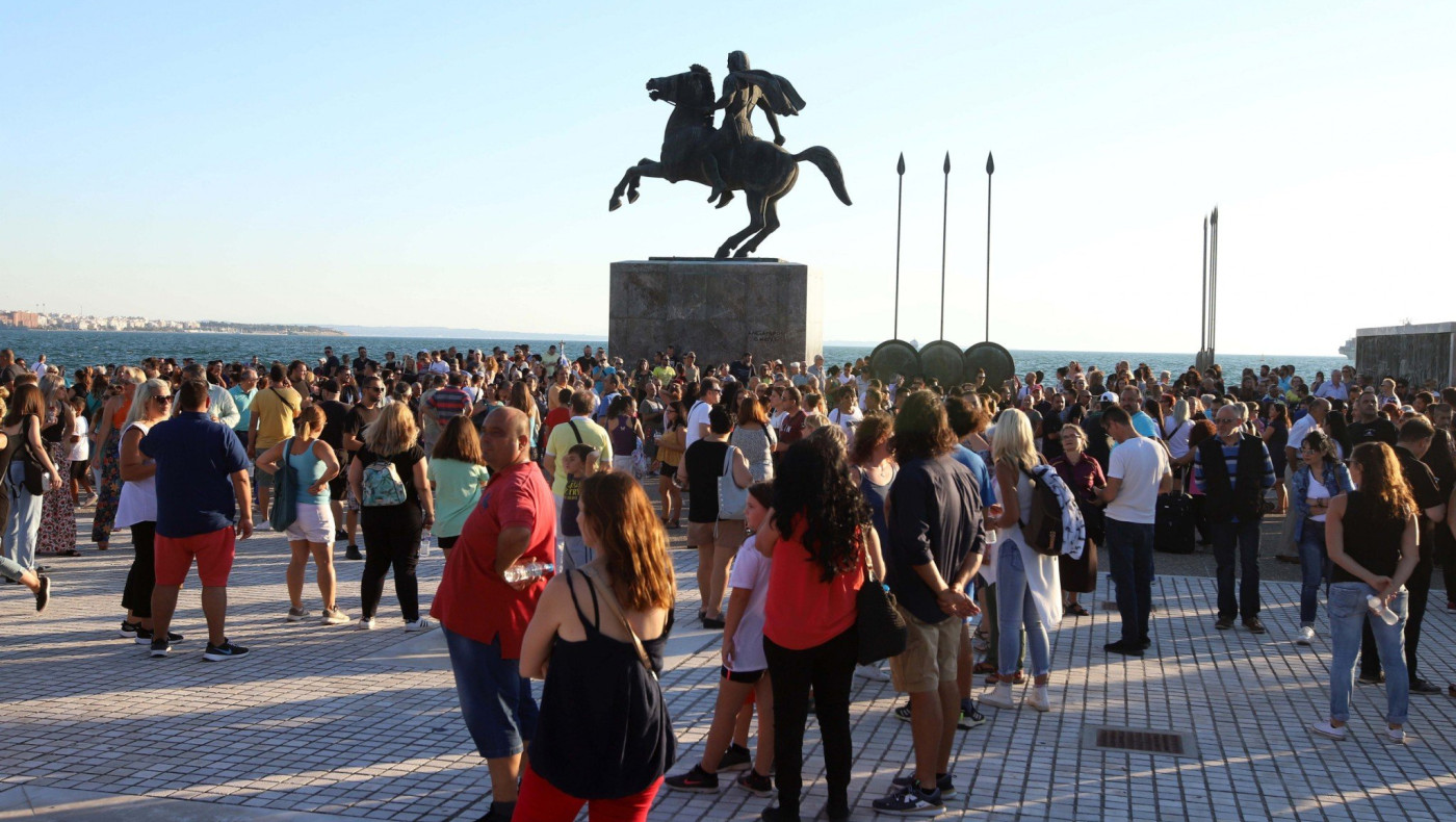 Πορεία των αρνητών της μάσκας στη Θεσσαλονίκη
