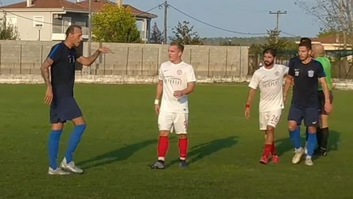 Έξαλλος ο Μόρας με βοηθό: «Έχεις τελειώσει, πέθανες»