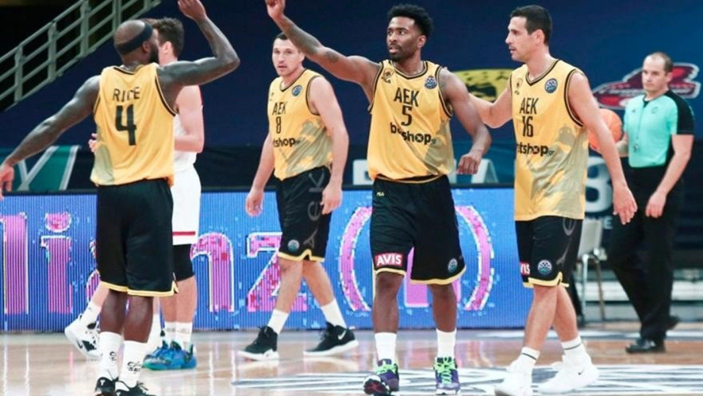 Στα ημιτελικά η ΑΕΚ