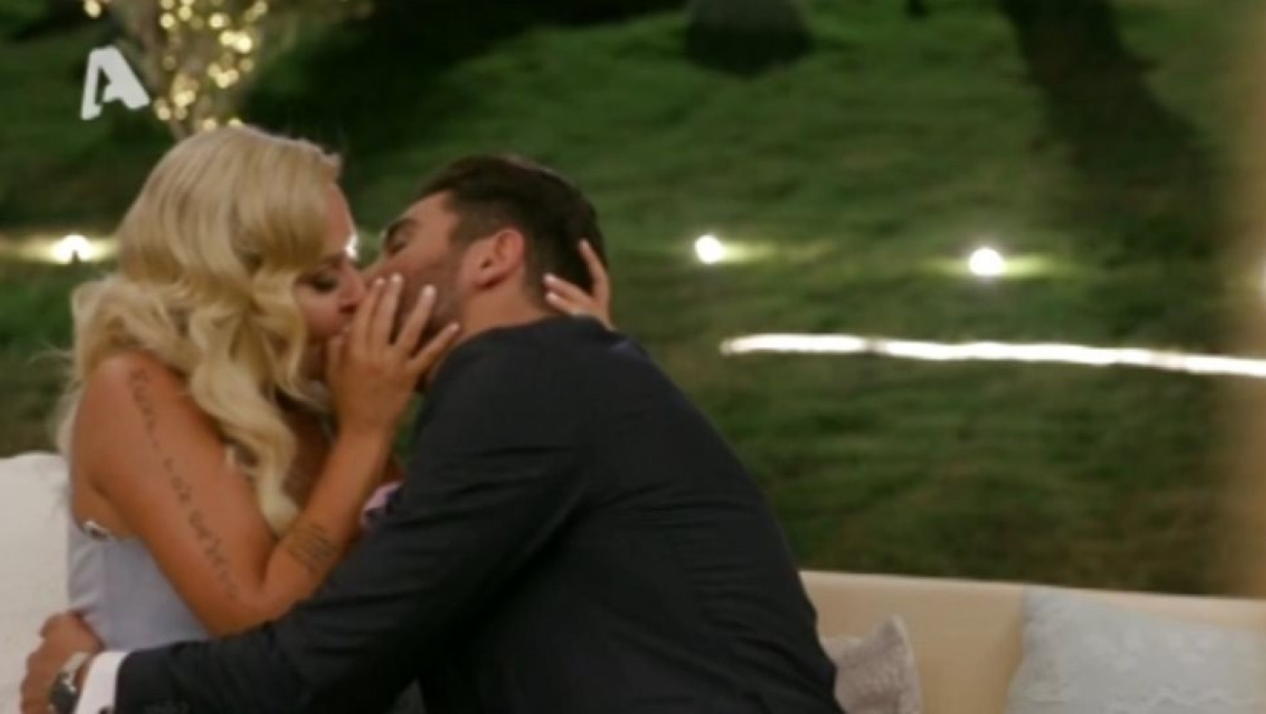 The Bachelor: Βάζει φωτιά το παθιασμένο φιλί της Έλενας με τον Παναγιώτη!