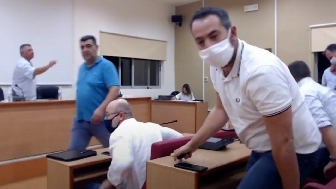 Μπουνιές και… γαλλικά στην Αχαΐα: «Μην κουνάς το χέρι παλιοτόμαρο»