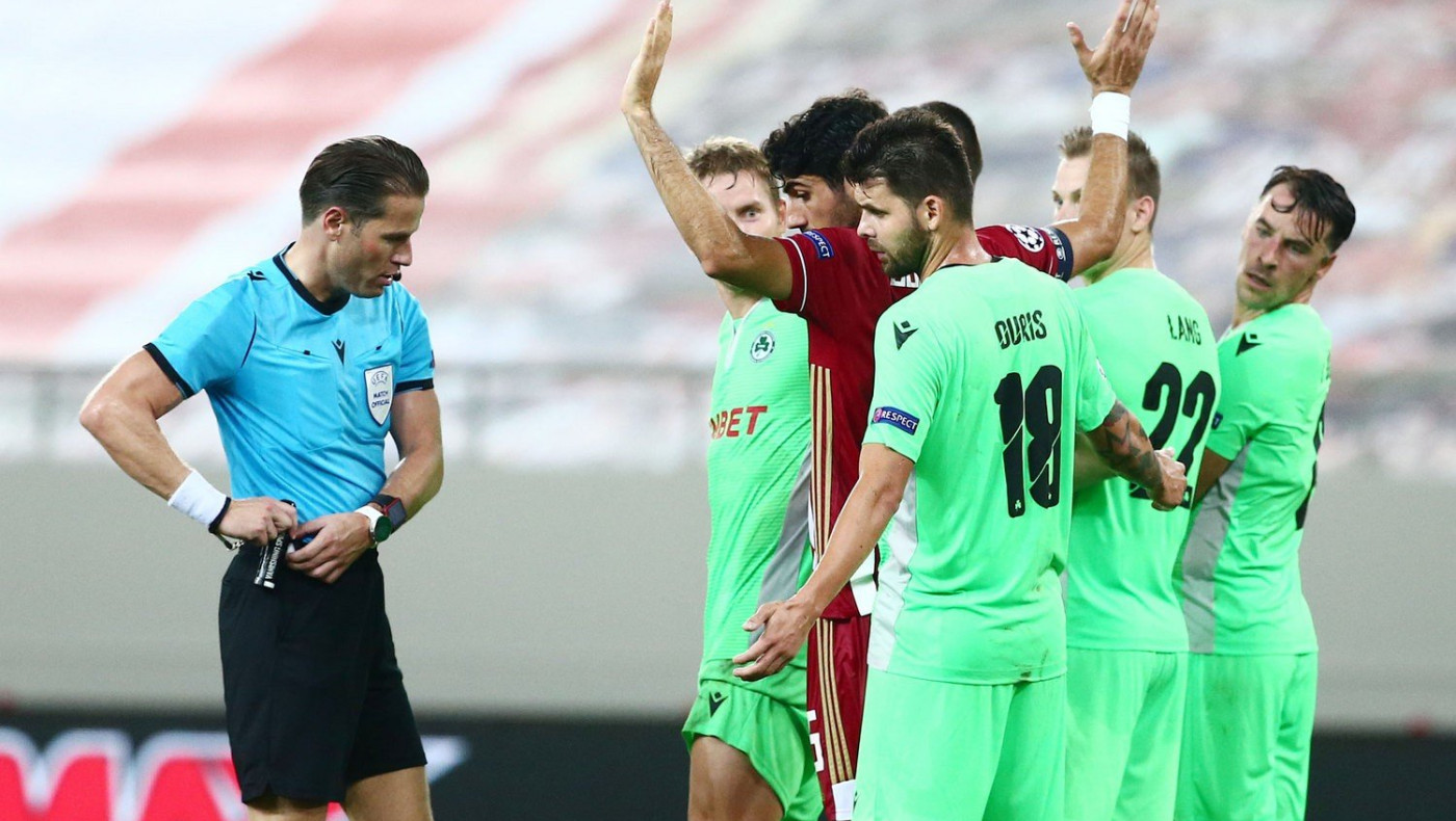 Ξεκίνησε με το «δεξί» και με... σφαγή με τους ύμνους των ΜΜΕ και τον Τεό